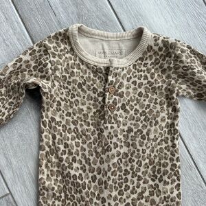 MakeMake Animal print Baby onsie 6-12mo